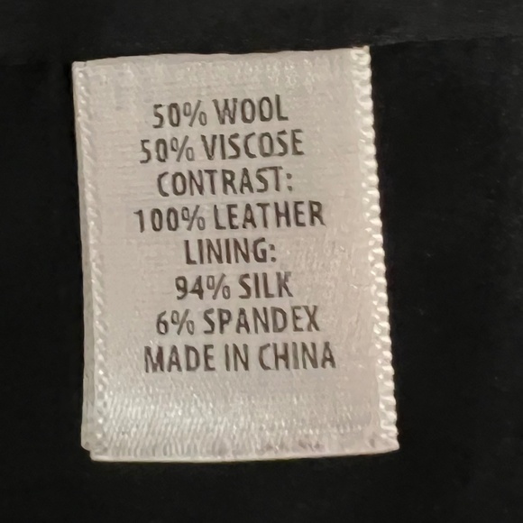 Beautiful St. John Leather and Wool Jacket - Great Condition! - Picture 4 of 4